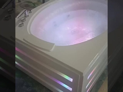 Badea rectangular moderna con cascada ovalada y bañera de doble remojo