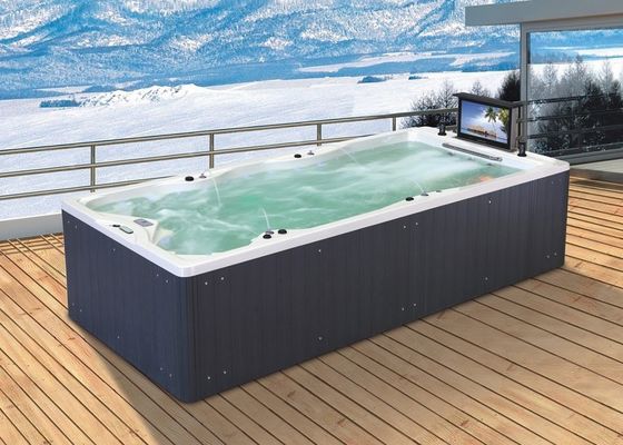 Piscina integrada de spa al aire libre con panel de control de luz de fondo de colores