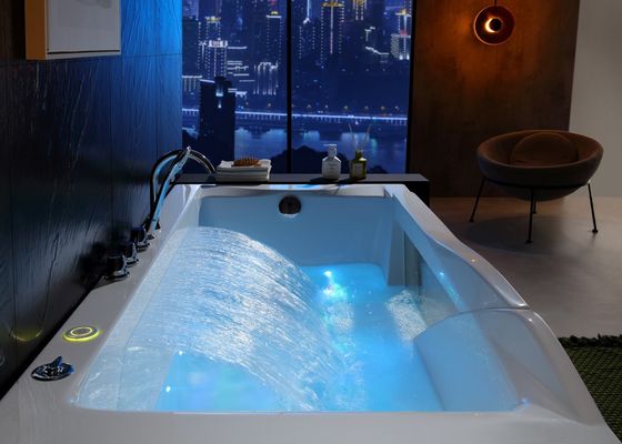 bañera de spa con cascada para remojo único