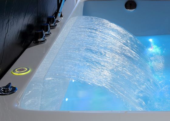 bañera de spa con cascada para remojo único
