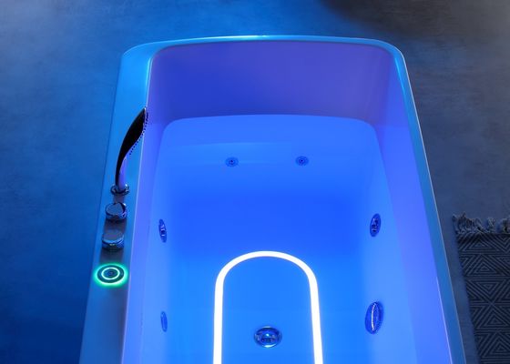 Una bañera de masaje acrílica con luz de fondo LED con bomba de masaje de 1,0 HP