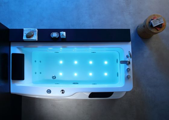 Lujosa bañera de masaje con escalones de cascada