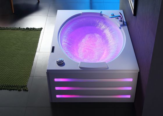 Badea rectangular moderna con cascada ovalada y bañera de doble remojo