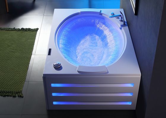 Badea rectangular moderna con cascada ovalada y bañera de doble remojo